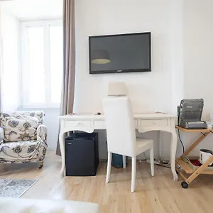 https://iulia-guest-house.it-romehotels.com